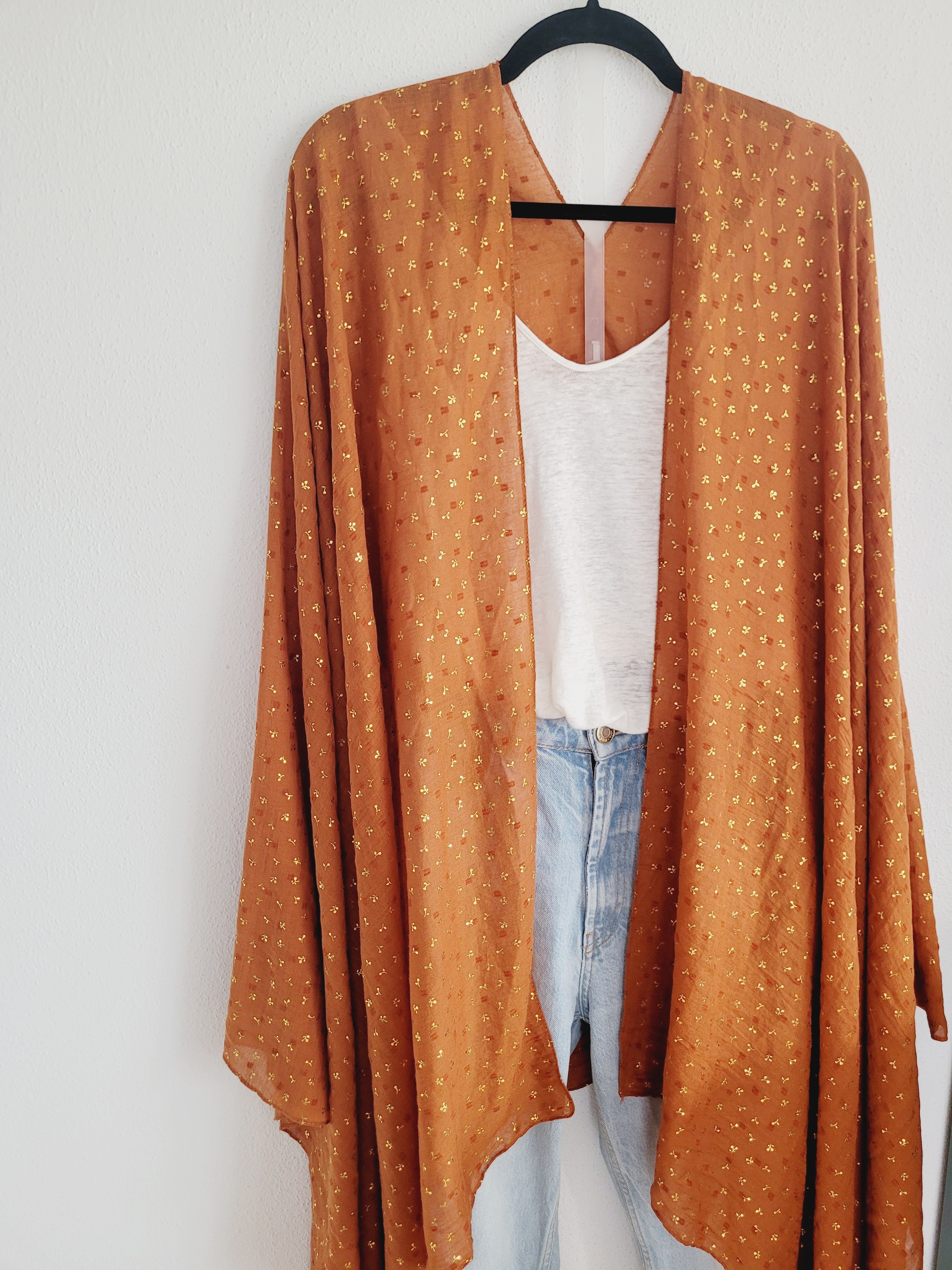 Boho Kimono Cardigan in Rost mit Goldprint – Leicht & Indisch inspiriert