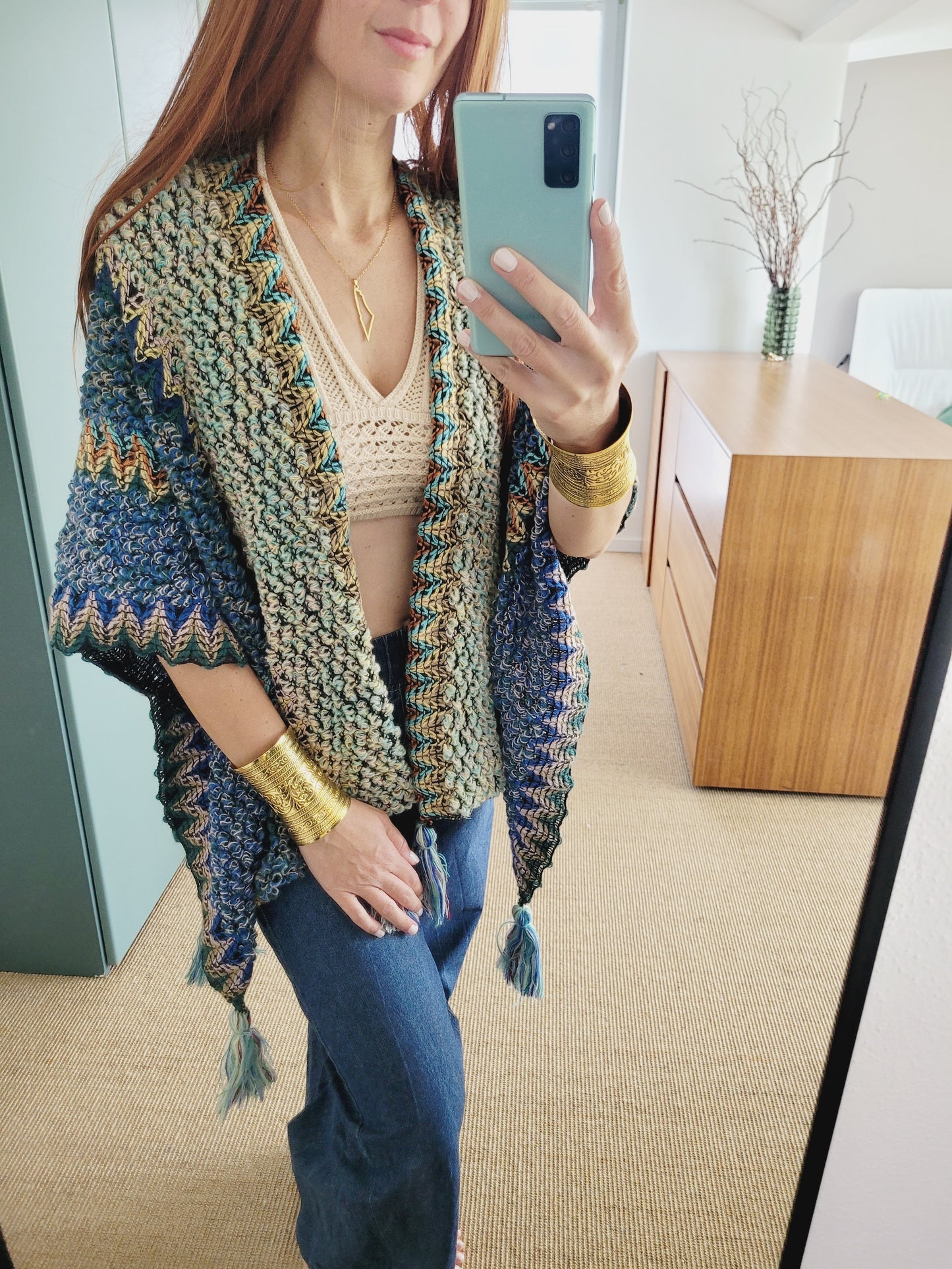 Boho Strickponcho – Handgehäkelt Look, Onesize, Kuschelig & Warm – Herbst & Winter Cape mit Fransen
