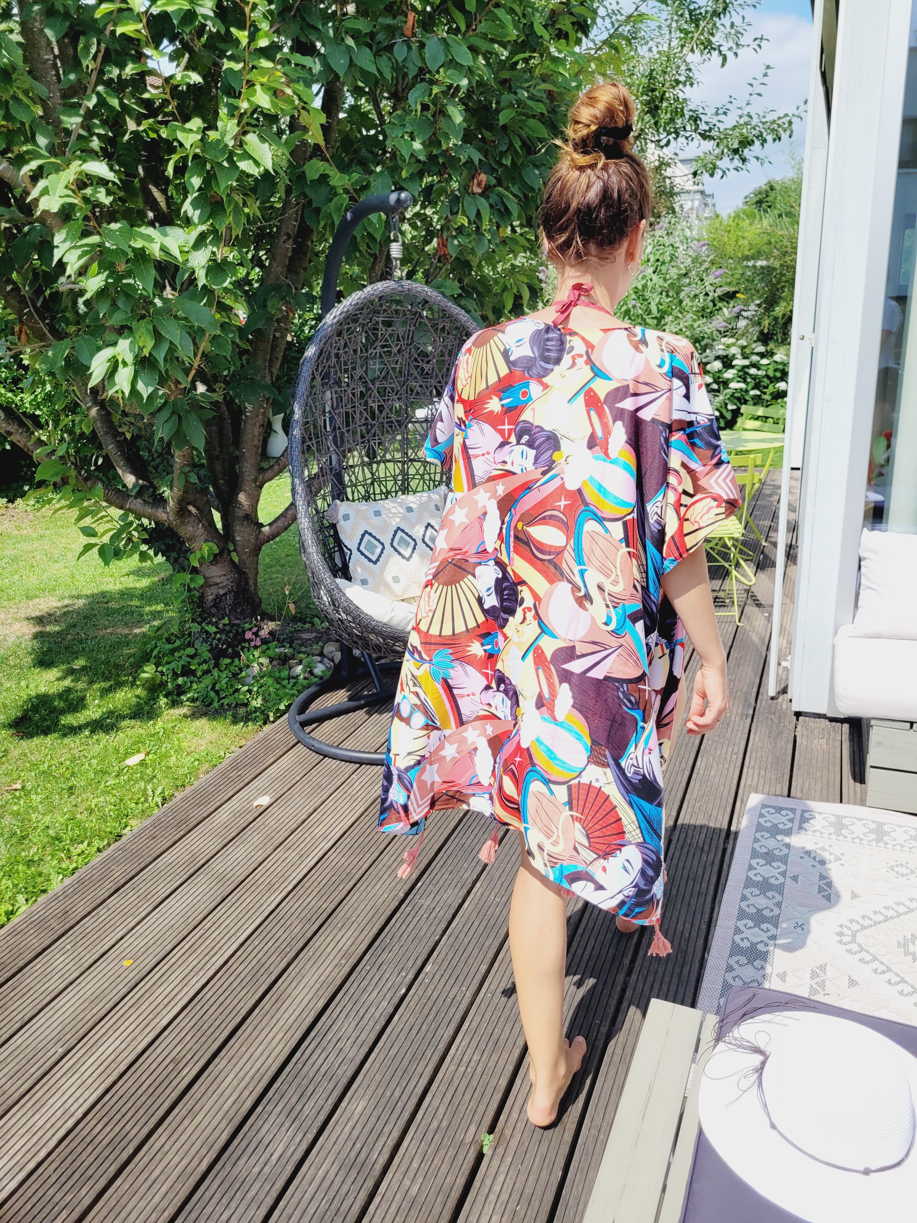 Unisex light floral kimono