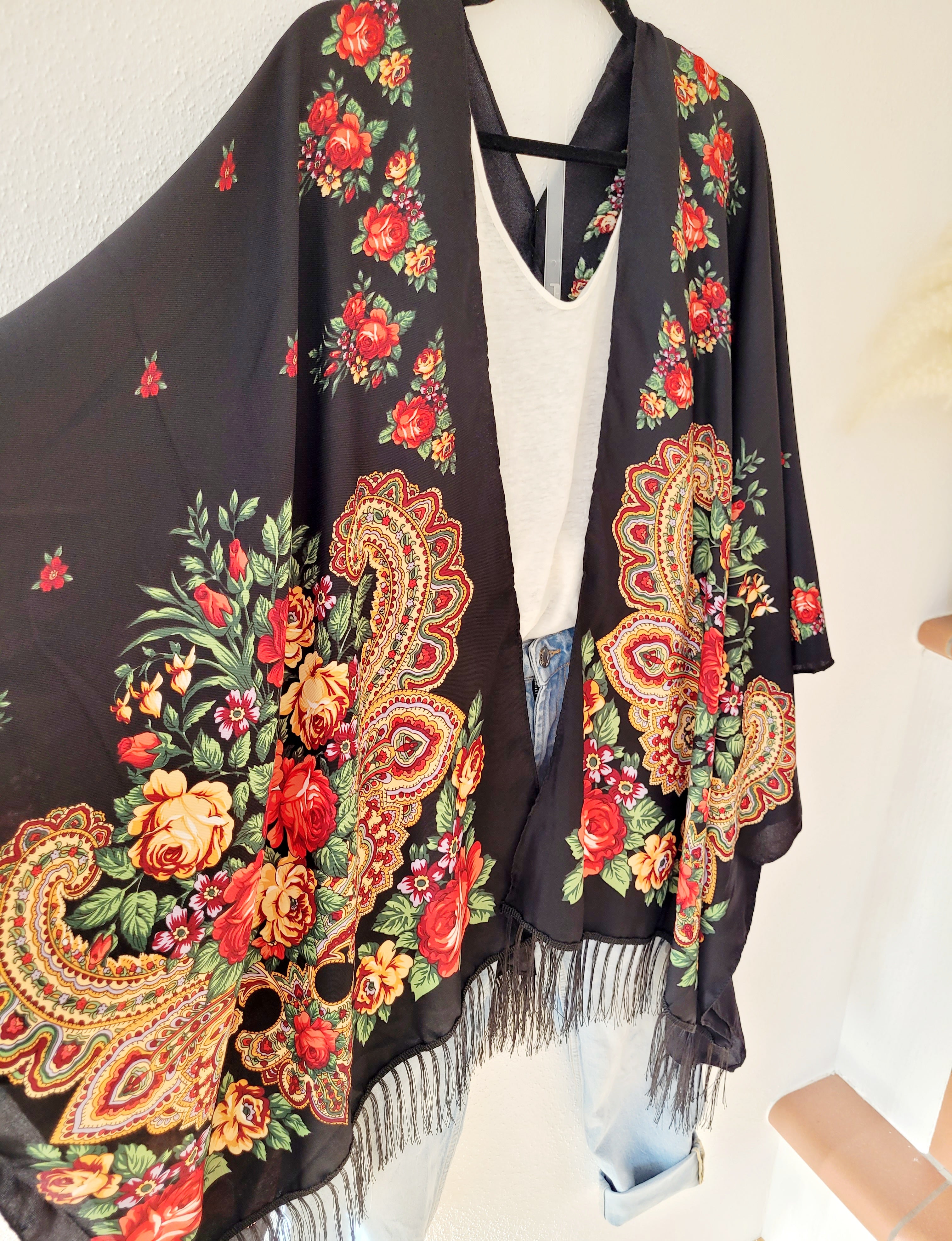 Schwarze ukrainische Strickjacke mit Fransen